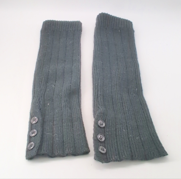 Black Ribbed Arm Warmers with Button Detail Steve Madden - Picture 2 of 4